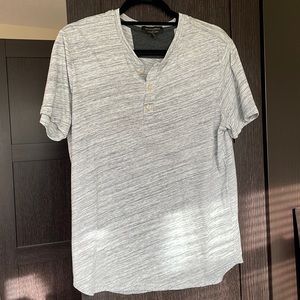 Men’s 3 button short sleeve tee